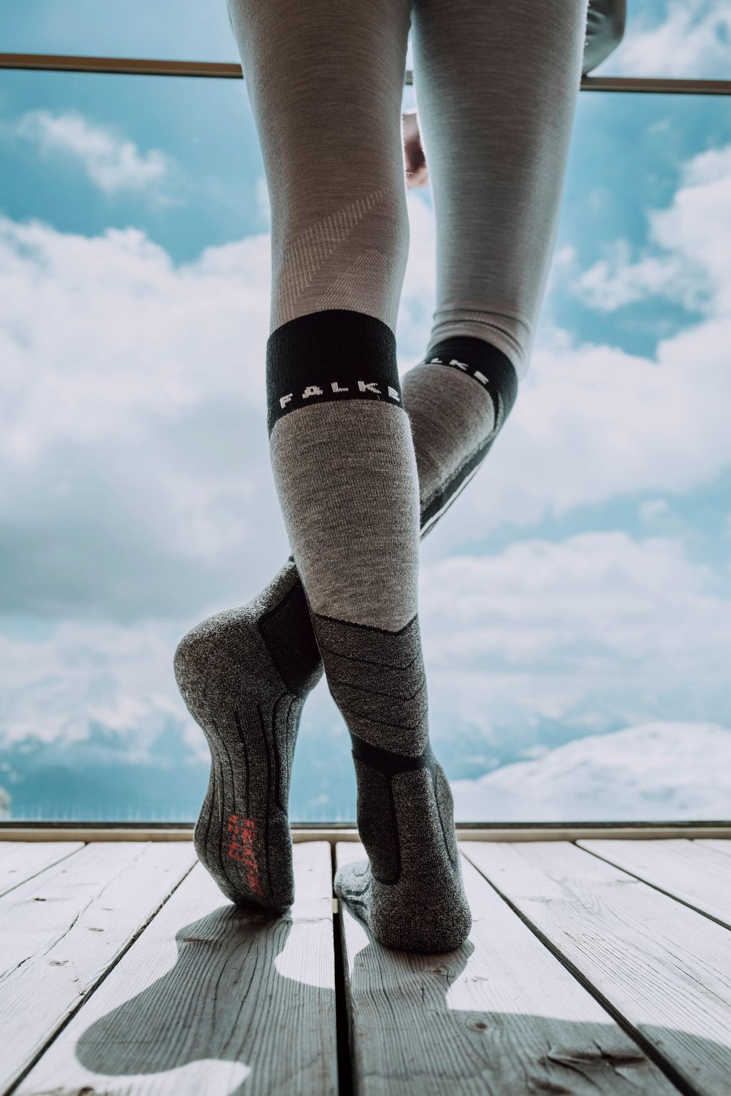 SK2 Intermediate Men Skiing Knee High Socks