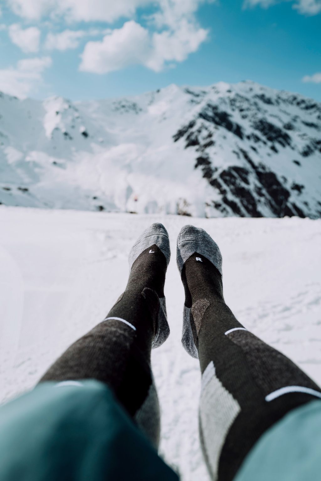 SK2 Intermediate Men Skiing Knee High Socks